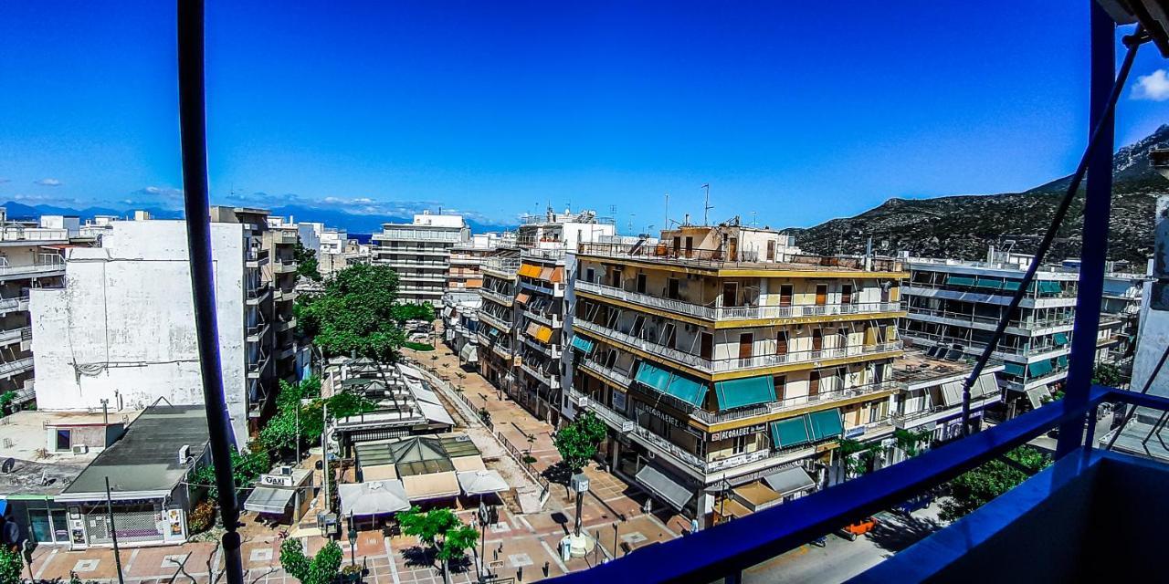 Central Apartment Near The Beach With Huge Private Terrace Loutraki  Bagian luar foto