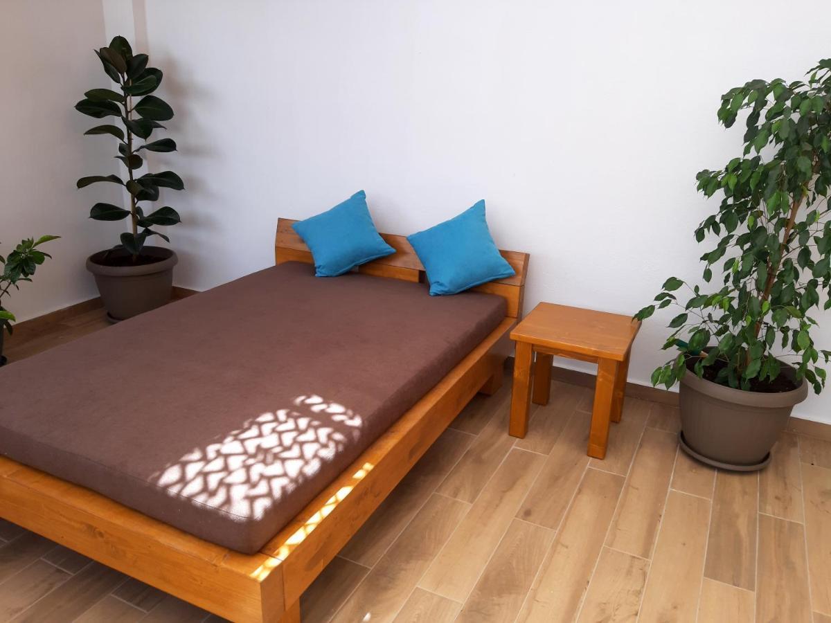 Central Apartment Near The Beach With Huge Private Terrace Loutraki  Bagian luar foto