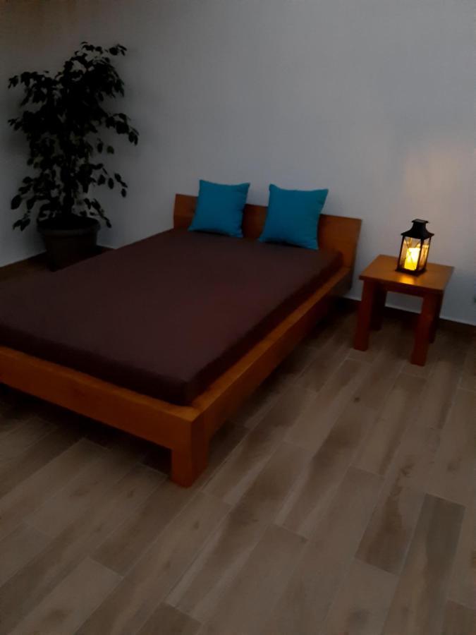 Central Apartment Near The Beach With Huge Private Terrace Loutraki  Bagian luar foto