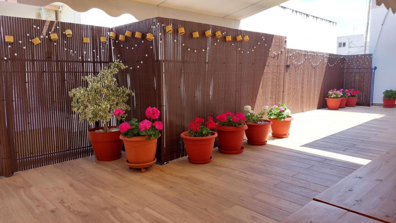Central Apartment Near The Beach With Huge Private Terrace Loutraki  Bagian luar foto
