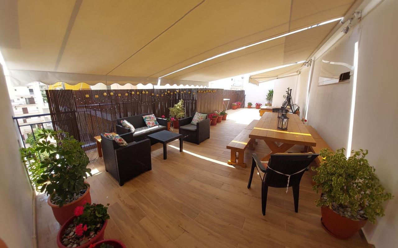 Central Apartment Near The Beach With Huge Private Terrace Loutraki  Bagian luar foto